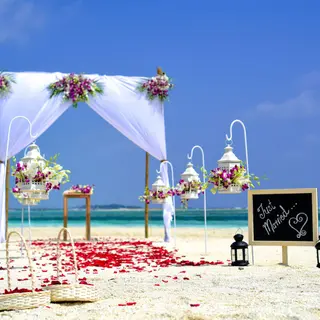 Just-Married-Schild am Strand